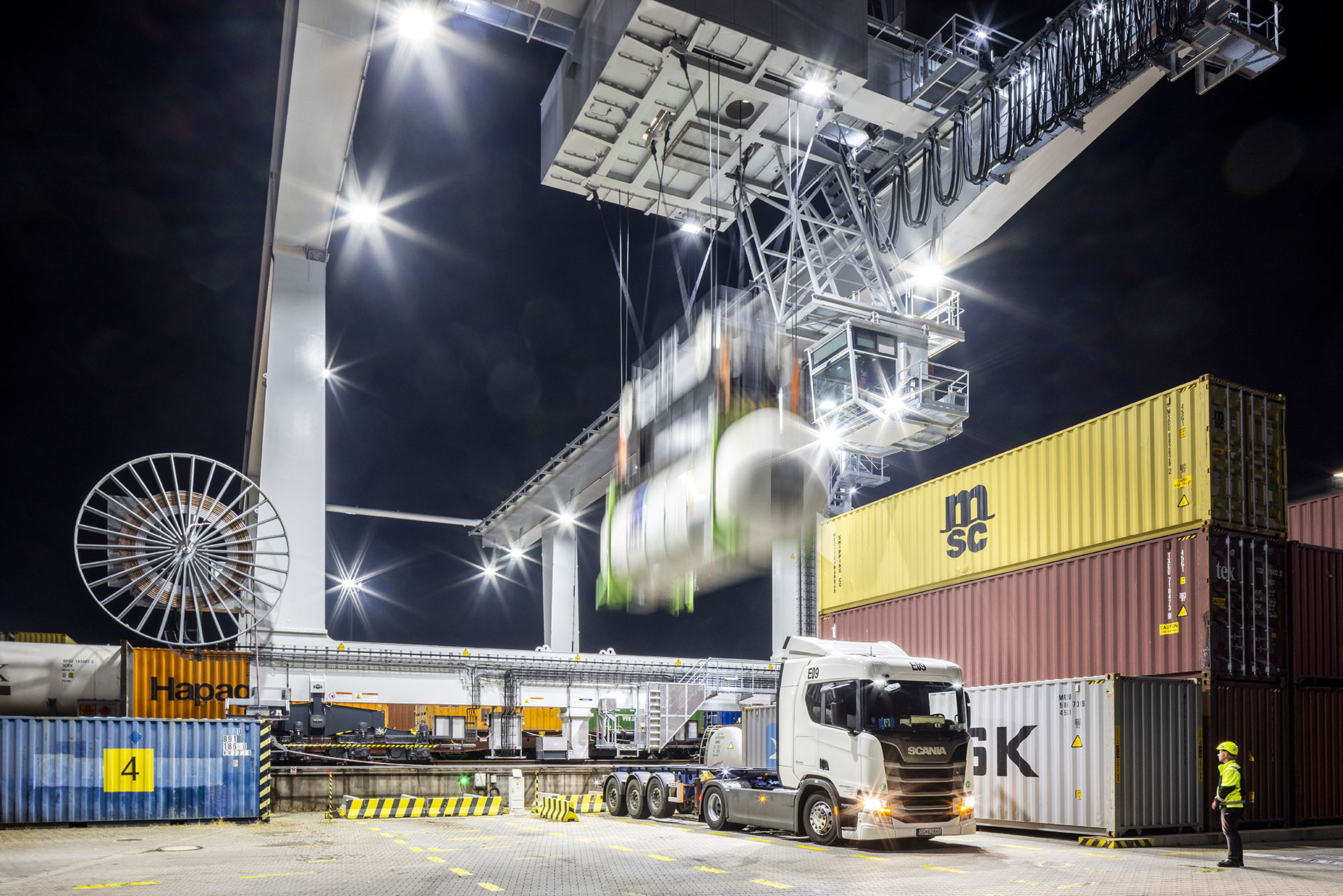 LKW-Beladung Terminal Dunajská Streda / Truck loading at the Du